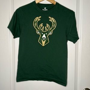 Milwaukee Bucks Mens Small T-shirt